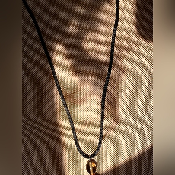 Vintage Native American cut out pearl Inlaid Zuni Bear necklace stone pendant - Picture 4 of 4